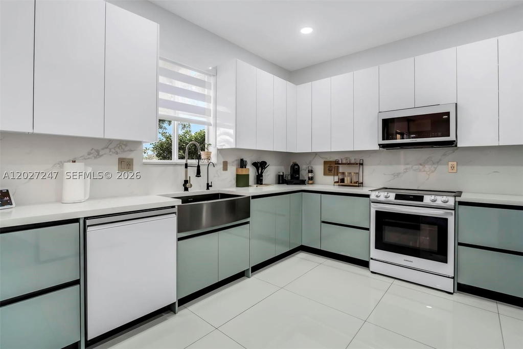 Real estate property located at 156 22nd Ter, Miami-dade, Ventanas At Homestead, Homestead, FL