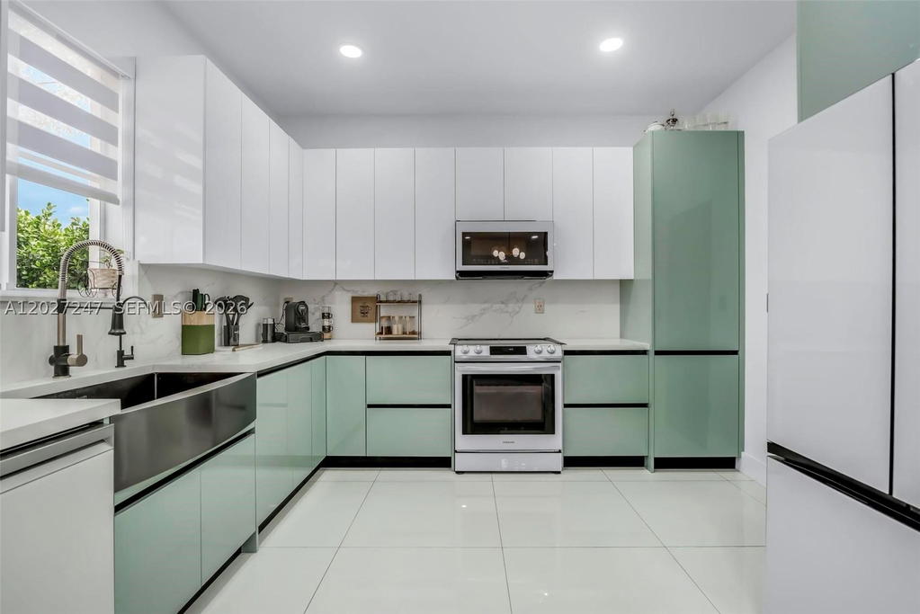 Real estate property located at 156 22nd Ter, Miami-dade, Ventanas At Homestead, Homestead, FL