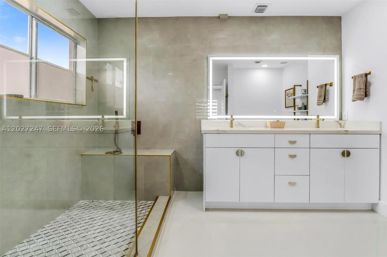 Real estate property located at 156 22nd Ter, Miami-dade, Ventanas At Homestead, Homestead, FL