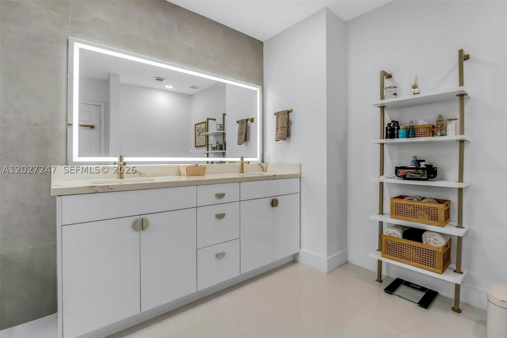 Real estate property located at 156 22nd Ter, Miami-dade, Ventanas At Homestead, Homestead, FL