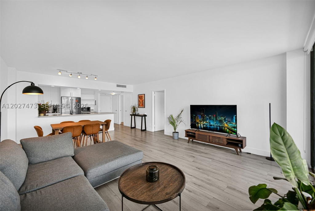 Real estate property located at 5700 Collins Ave #5J, Miami-dade, Seacoast 5700 Condo, Miami Beach, FL