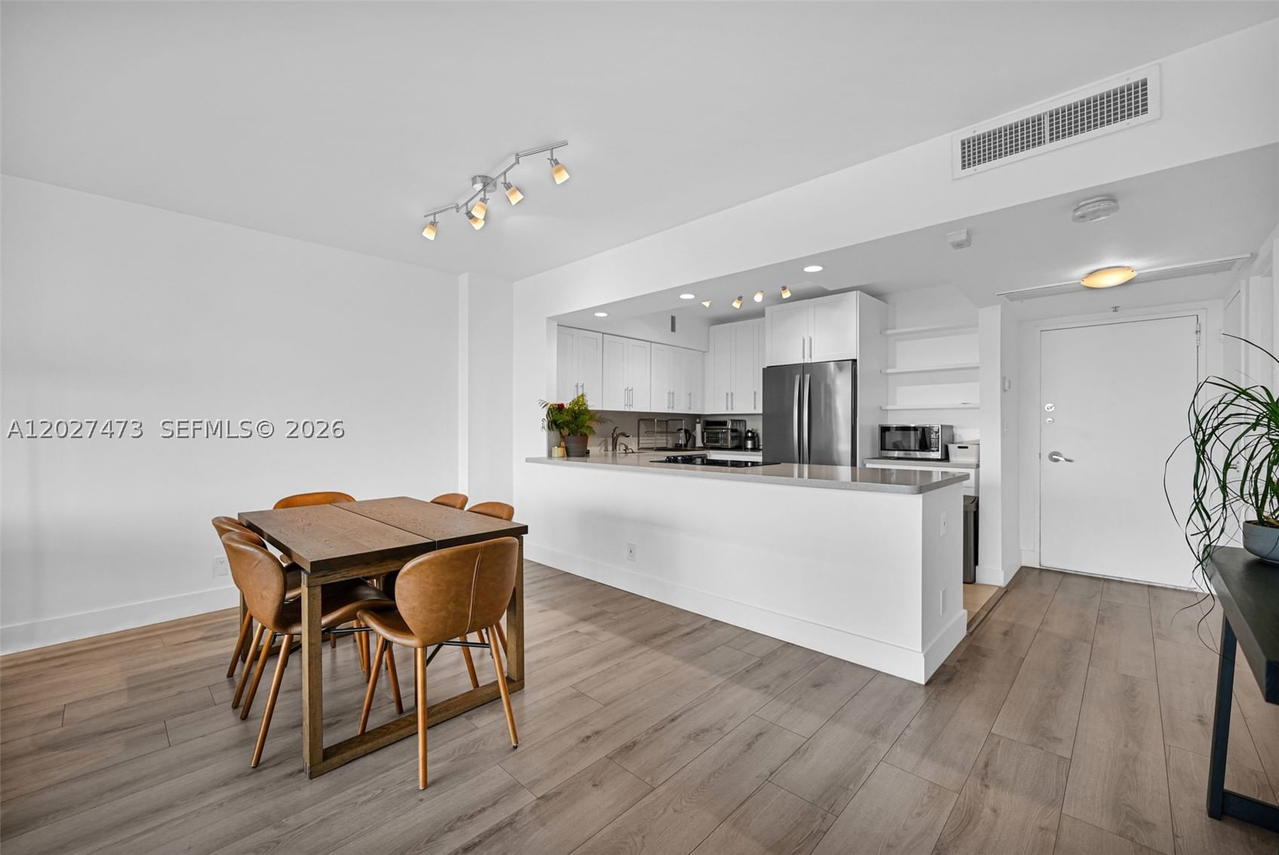 Real estate property located at 5700 Collins Ave #5J, Miami-dade, Seacoast 5700 Condo, Miami Beach, FL