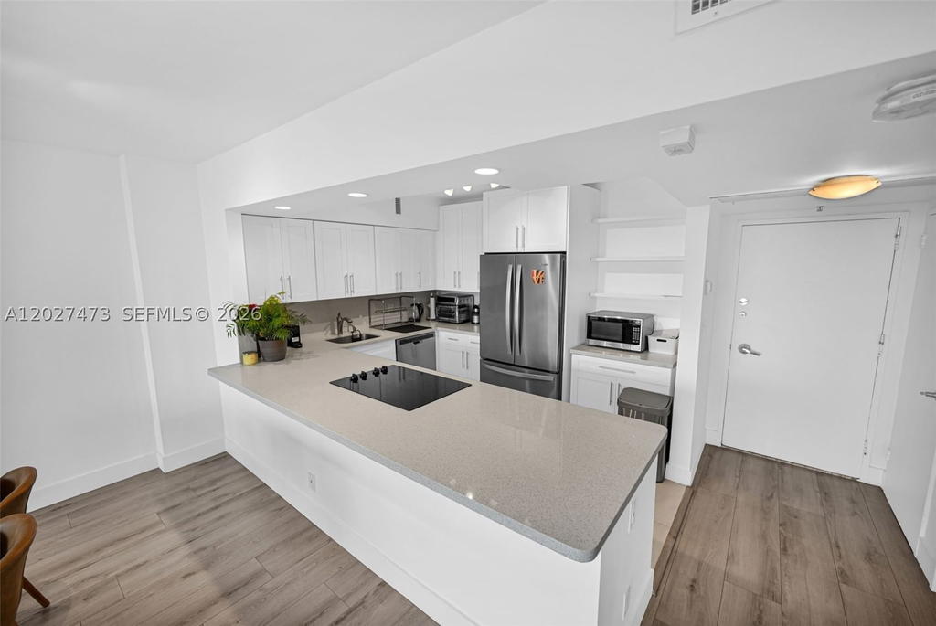 Real estate property located at 5700 Collins Ave #5J, Miami-dade, Seacoast 5700 Condo, Miami Beach, FL