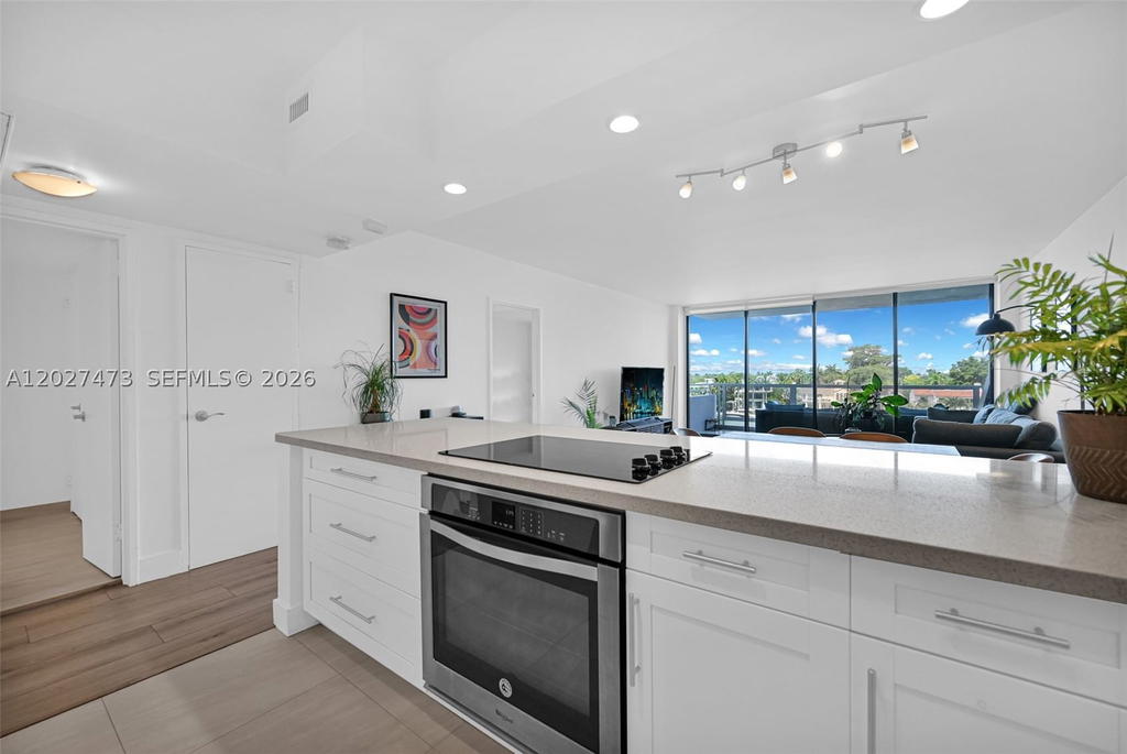 Real estate property located at 5700 Collins Ave #5J, Miami-dade, Seacoast 5700 Condo, Miami Beach, FL