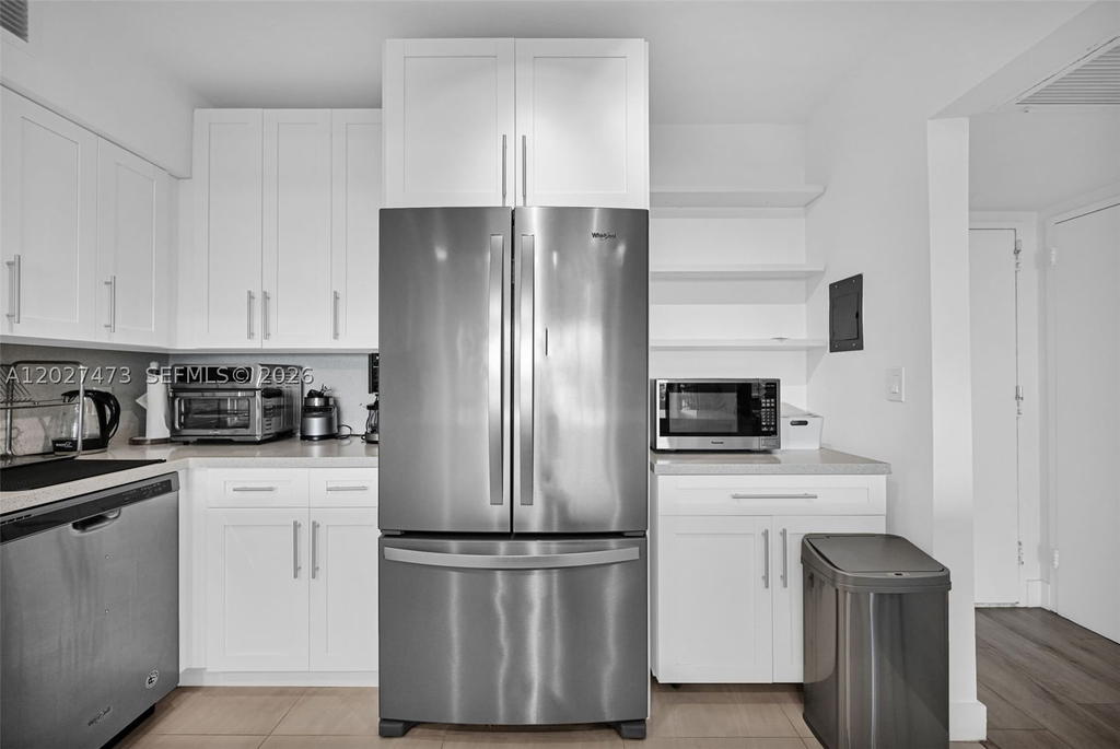 Real estate property located at 5700 Collins Ave #5J, Miami-dade, Seacoast 5700 Condo, Miami Beach, FL