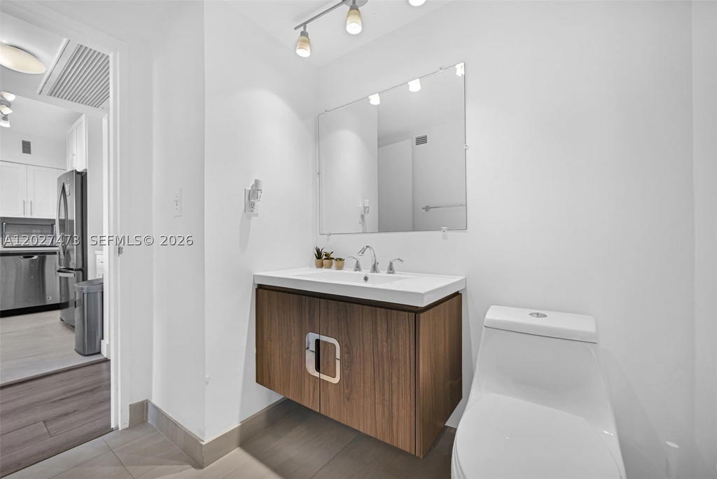 Real estate property located at 5700 Collins Ave #5J, Miami-dade, Seacoast 5700 Condo, Miami Beach, FL