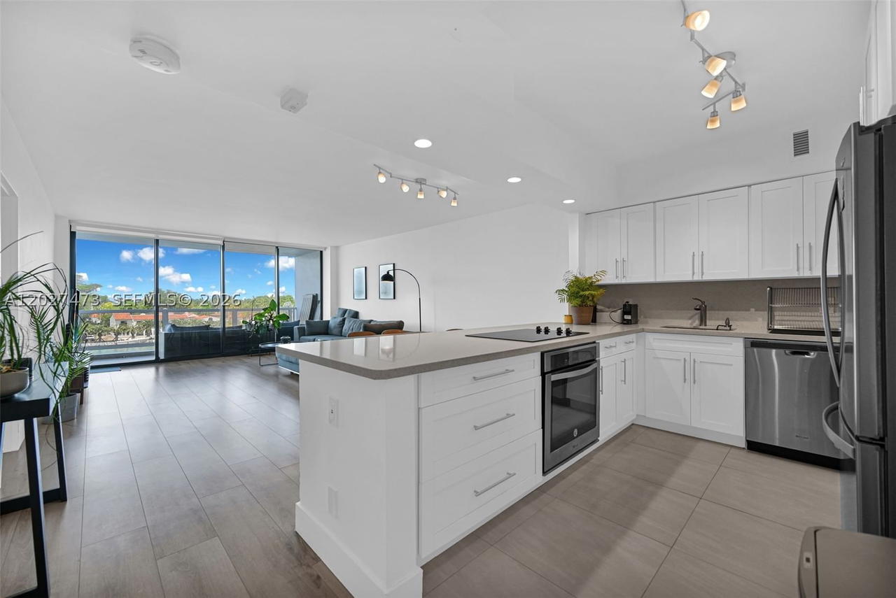 Real estate property located at 5700 Collins Ave #5J, Miami-dade, Seacoast 5700 Condo, Miami Beach, FL