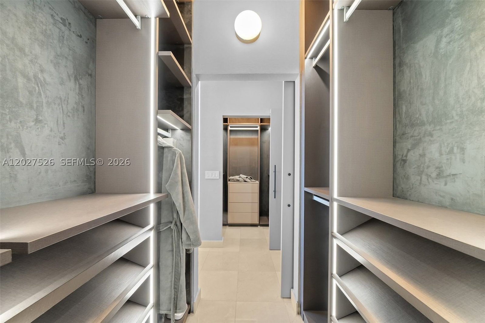 Real estate property located at 901 Brickell Key Blvd #3304, Miami-dade, Carbonell Condo, Miami, FL