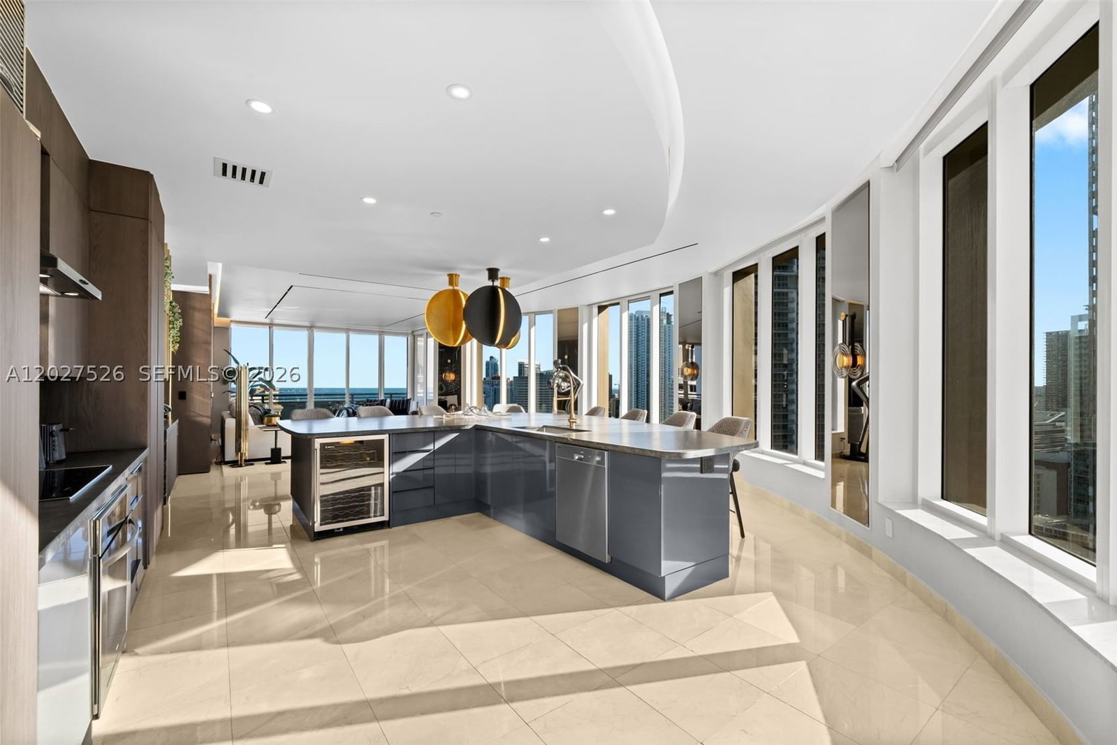 Real estate property located at 901 Brickell Key Blvd #3304, Miami-dade, Carbonell Condo, Miami, FL