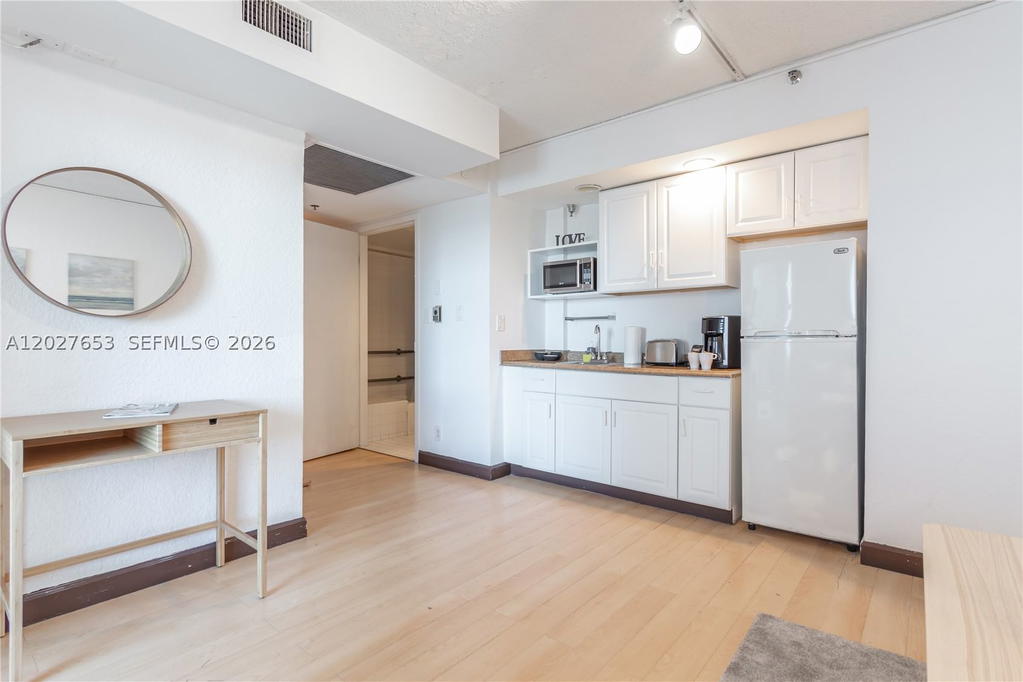 Real estate property located at 5445 Collins Ave #1105, Miami-dade, Castle Beach Club Condo, Miami Beach, FL