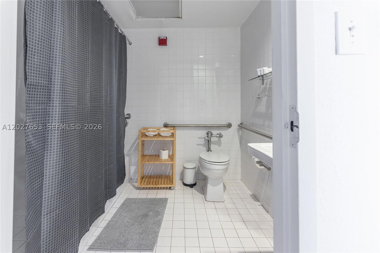 Real estate property located at 5445 Collins Ave #1105, Miami-dade, Castle Beach Club Condo, Miami Beach, FL