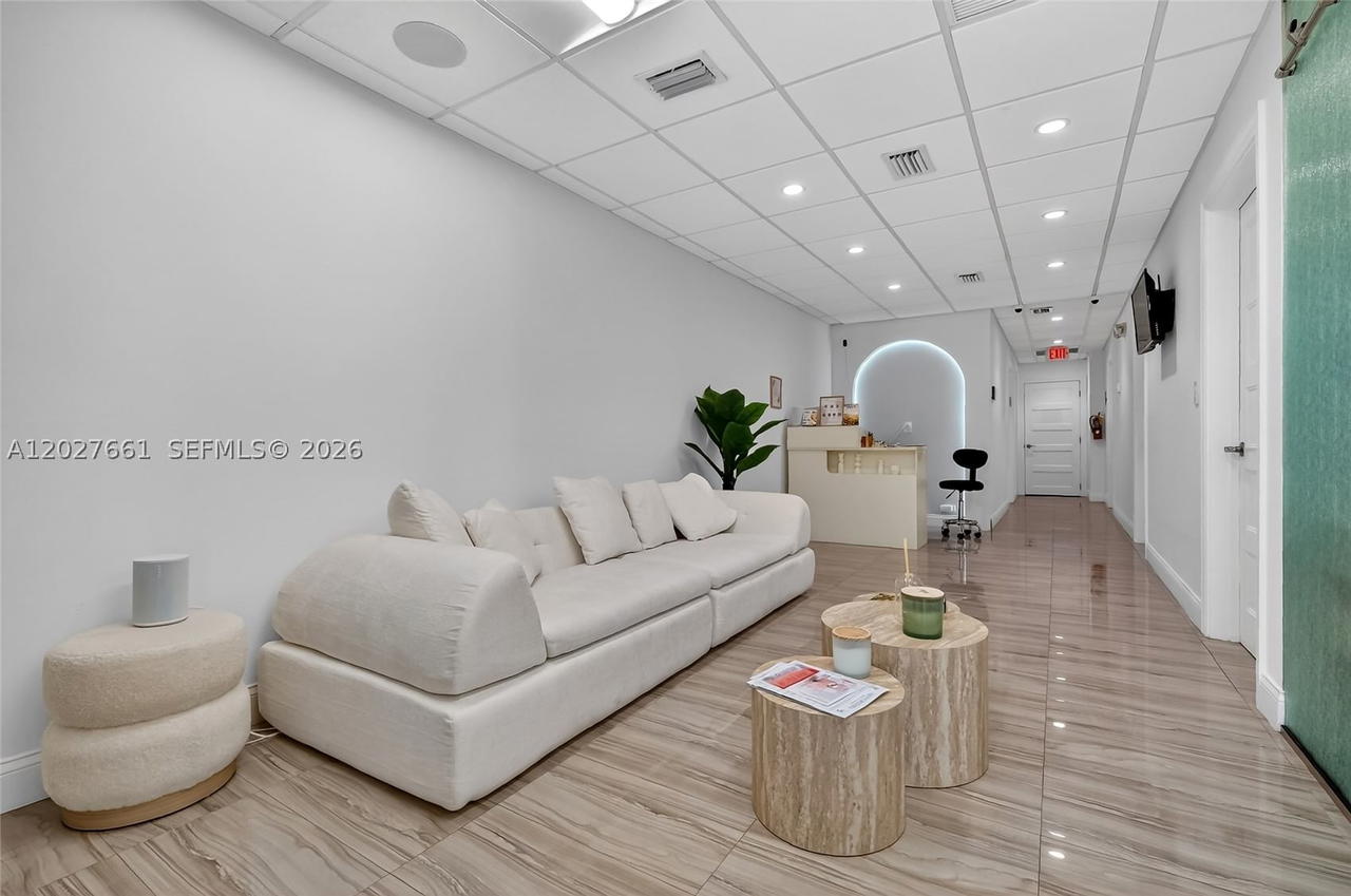 Real estate property located at 201 University Dr #14, Broward, Plantation, FL