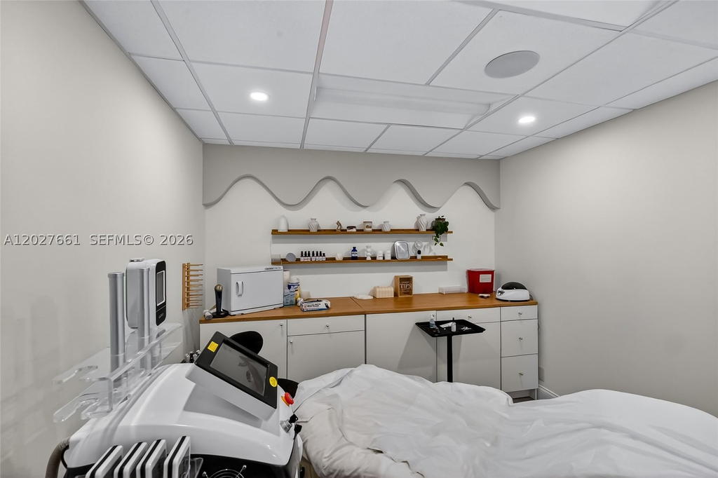 Real estate property located at 201 University Dr #14, Broward, Plantation, FL