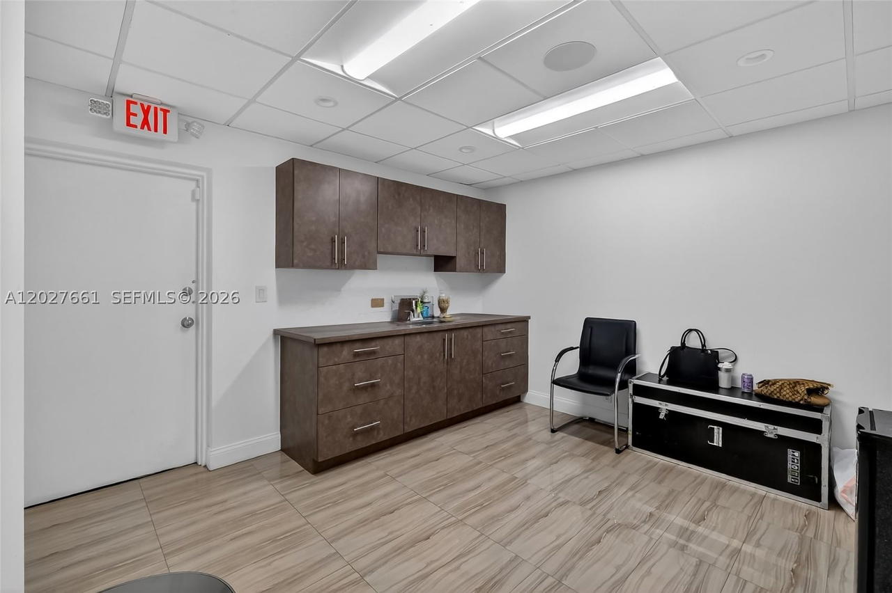 Real estate property located at 201 University Dr #14, Broward, Plantation, FL