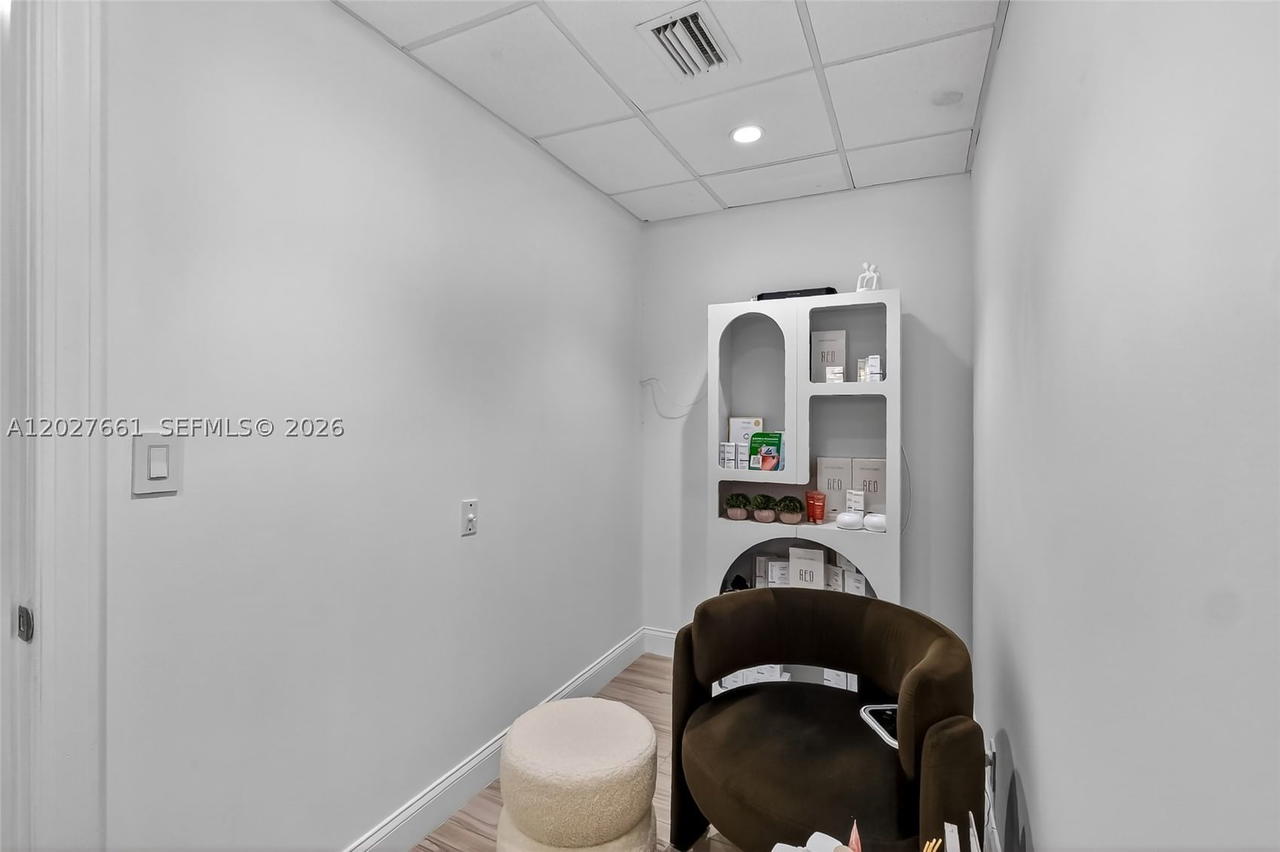 Real estate property located at 201 University Dr #14, Broward, Plantation, FL