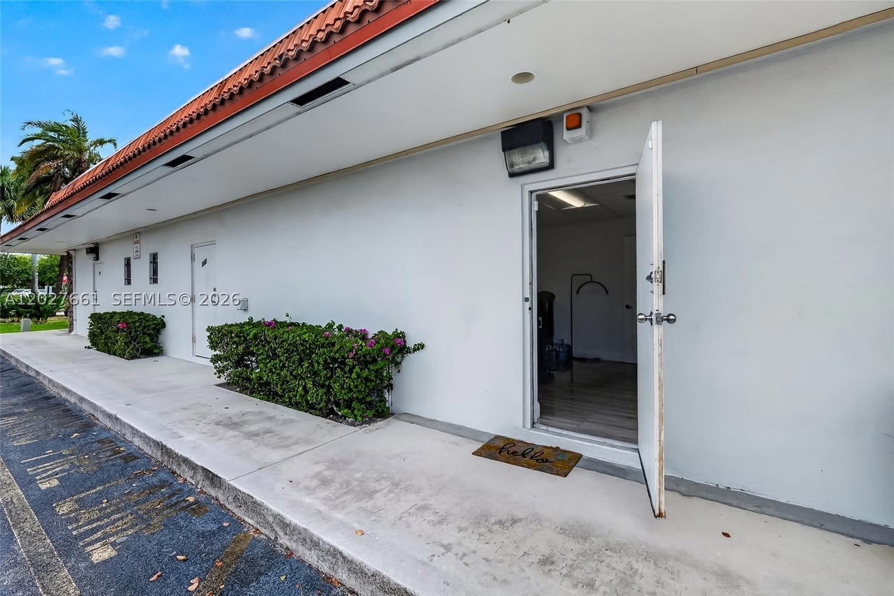 Real estate property located at 201 University Dr #14, Broward, Plantation, FL