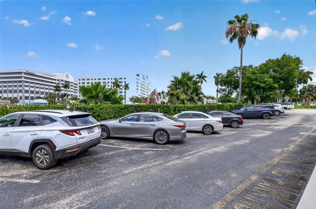 Real estate property located at 201 University Dr #14, Broward, Plantation, FL