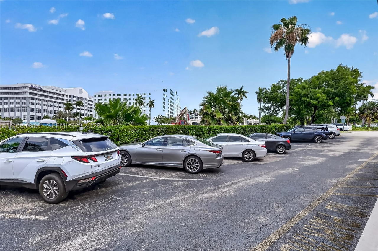 Real estate property located at 201 University Dr #14, Broward, Plantation, FL