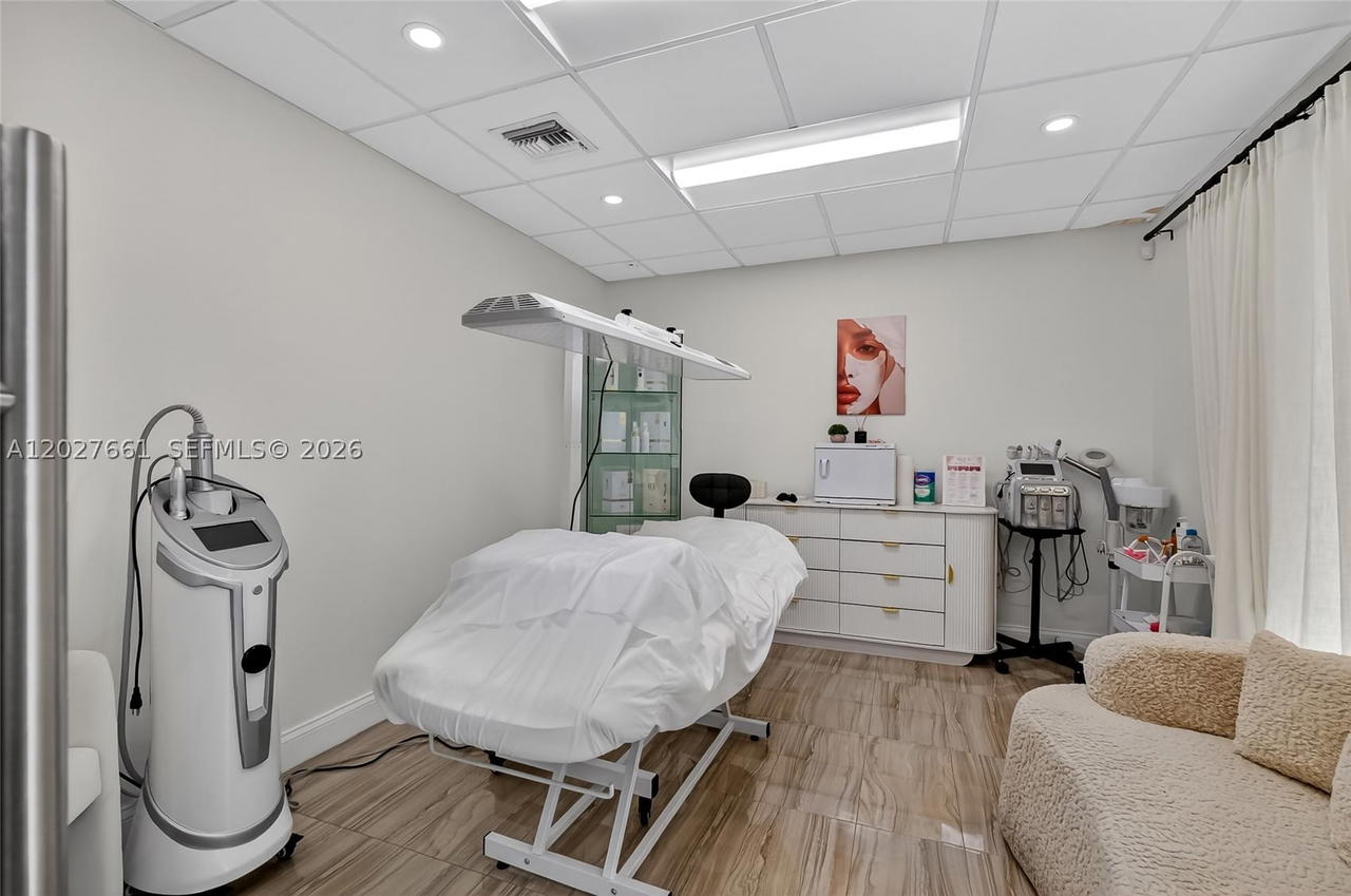 Real estate property located at 201 University Dr #14, Broward, Plantation, FL