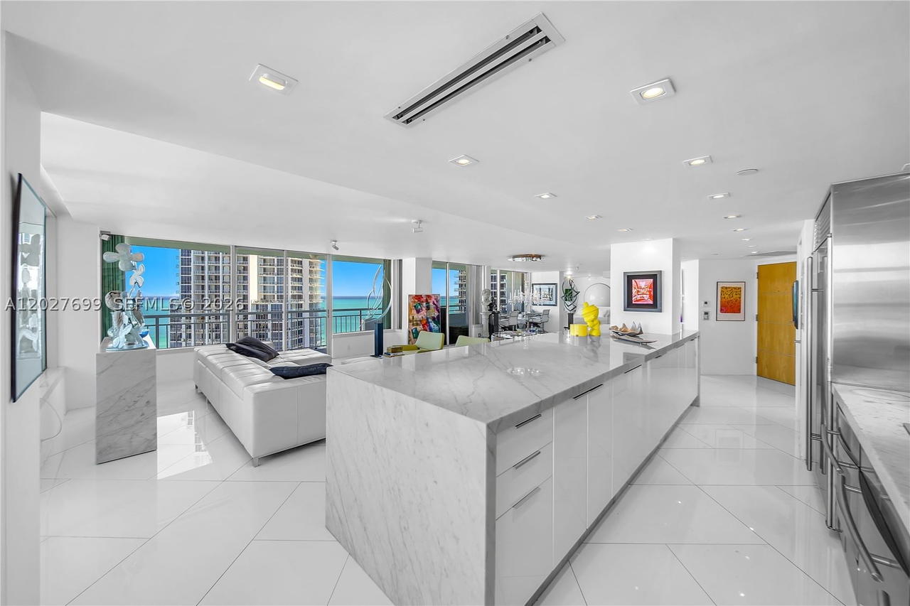 Real estate property located at 400 Pointe Dr #2310, Miami-dade, South Pointe Towers Condo, Miami Beach, FL