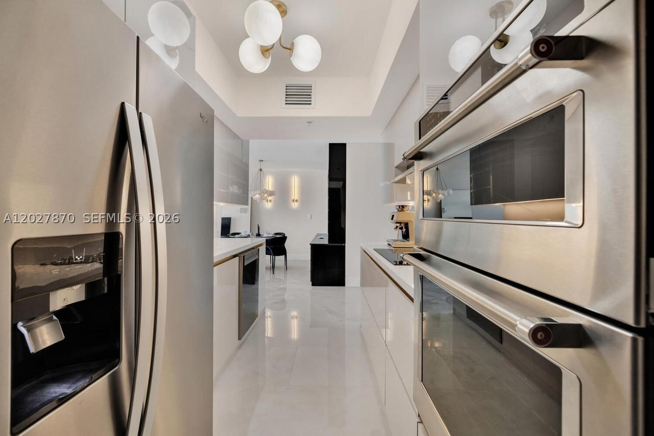 Real estate property located at 90 Alton Rd #2207, Miami-dade, Yacht Club At Portofino C, Miami Beach, FL