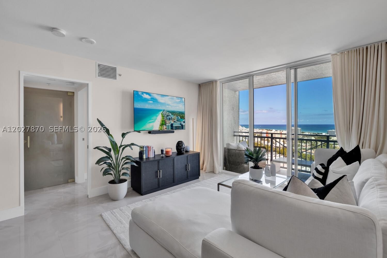 Real estate property located at 90 Alton Rd #2207, Miami-dade, Yacht Club At Portofino C, Miami Beach, FL