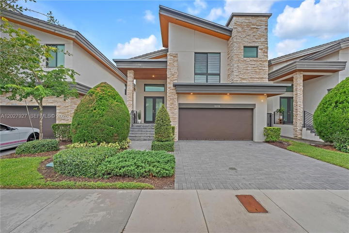 Real estate property located at 10250 76th Ter, Miami-dade, Grand Bay South Estates, Doral, FL