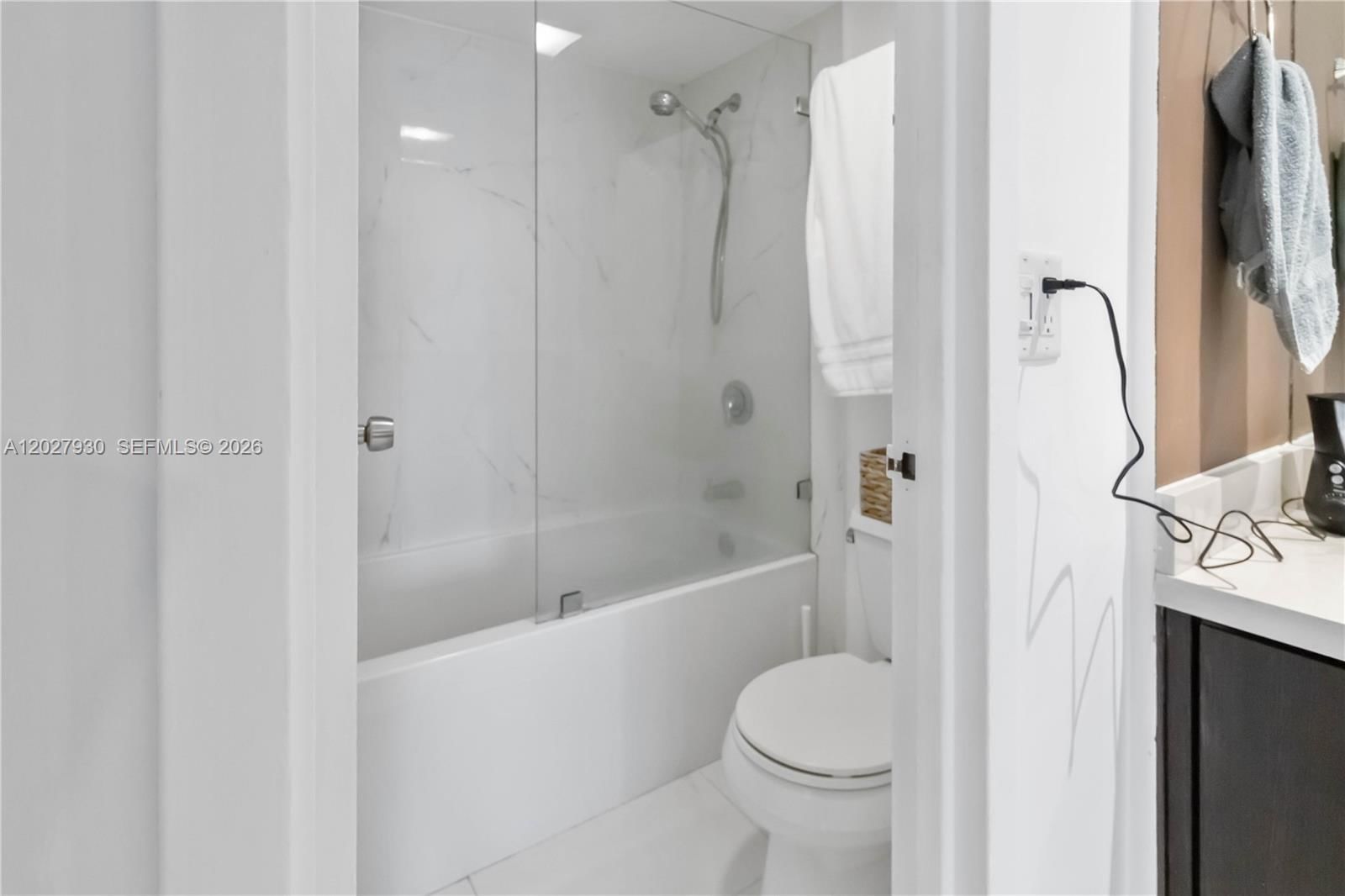 Real estate property located at 100 Bayview Dr #2014, Miami-dade, Arlen House East Condo, Sunny Isles Beach, FL