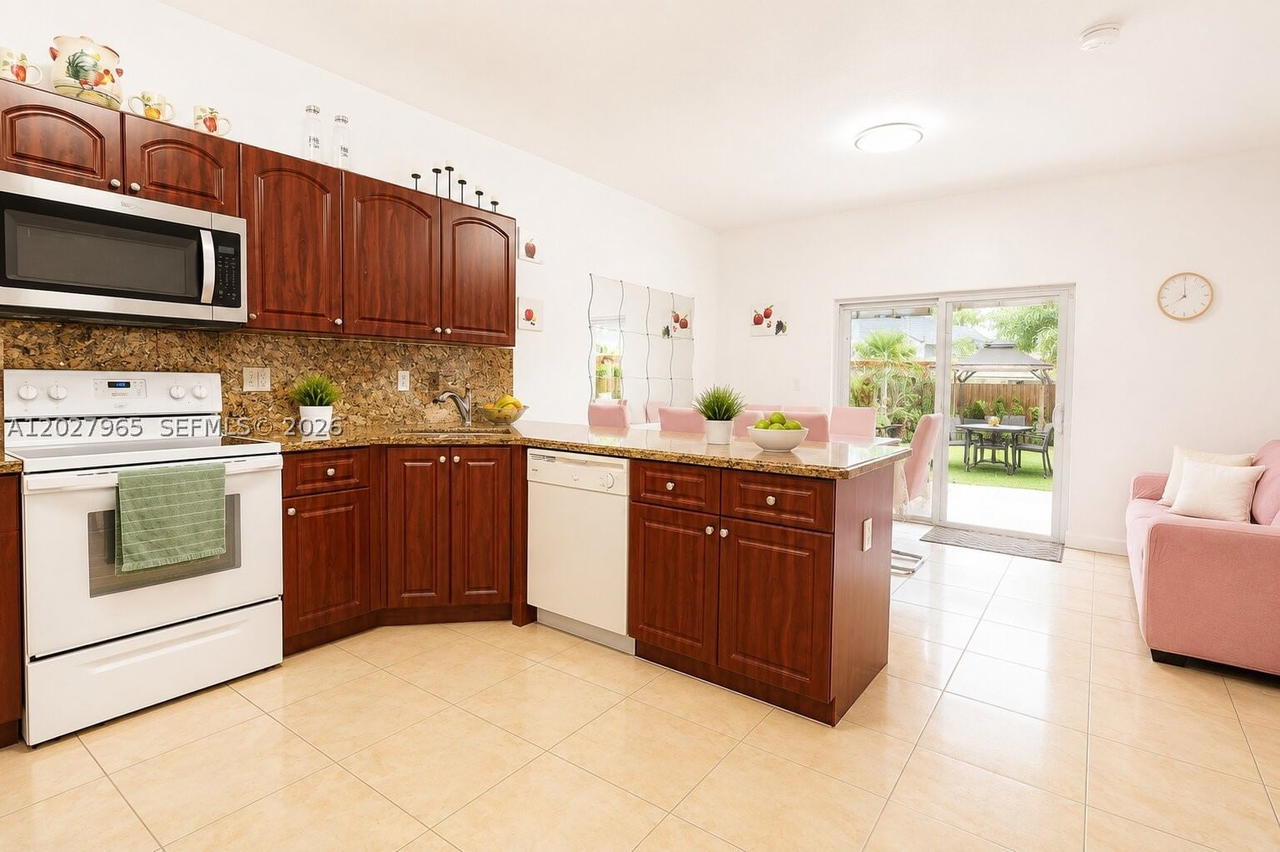 Real estate property located at 10624 181st St, Miami-dade, Jamel Twinhomes, Miami, FL