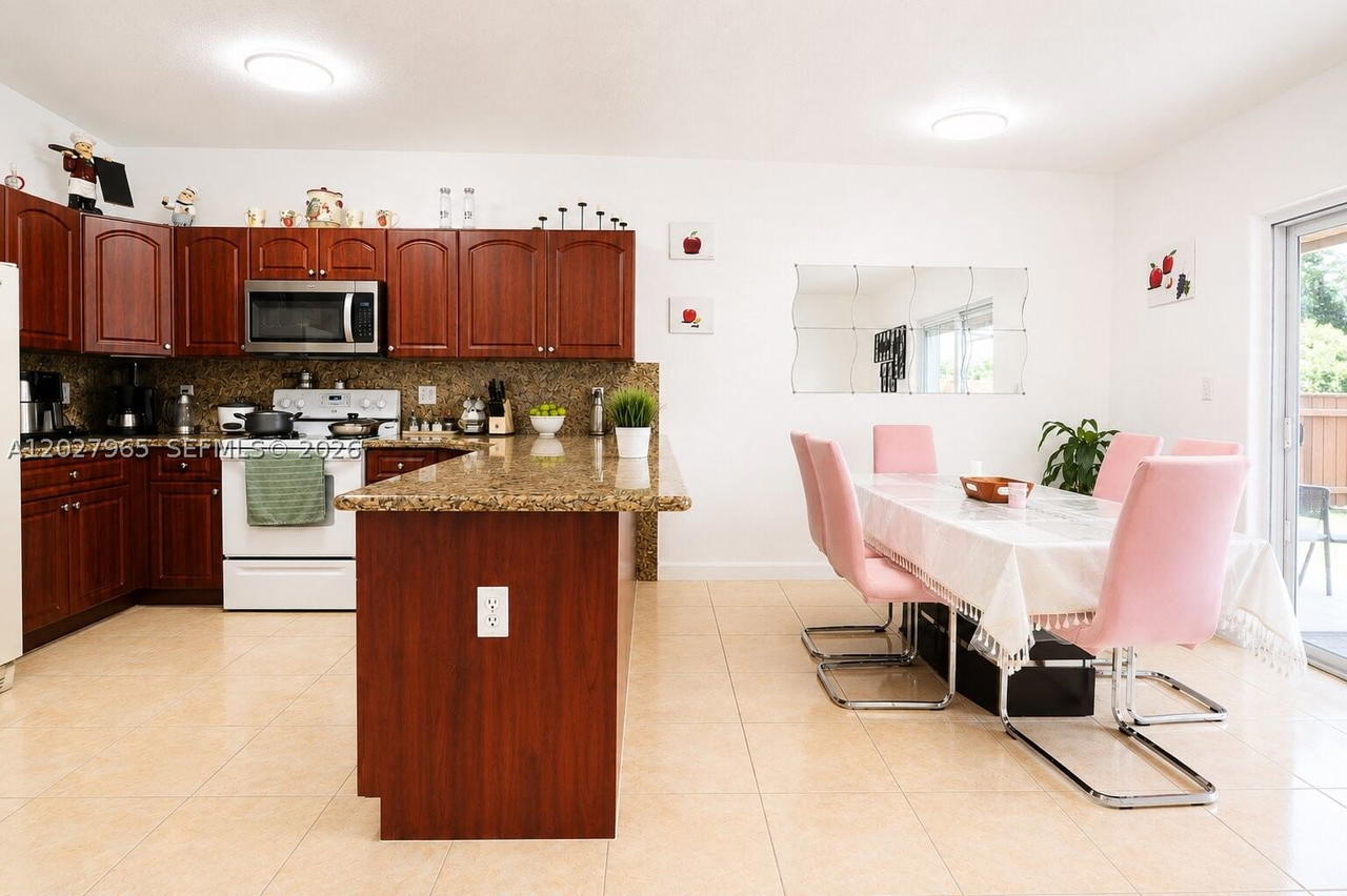 Real estate property located at 10624 181st St, Miami-dade, Jamel Twinhomes, Miami, FL