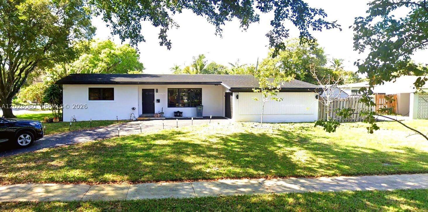 Real estate property located at 11 Redwood Cir, Broward, Plantation Gardens Sec 4a, Plantation, FL