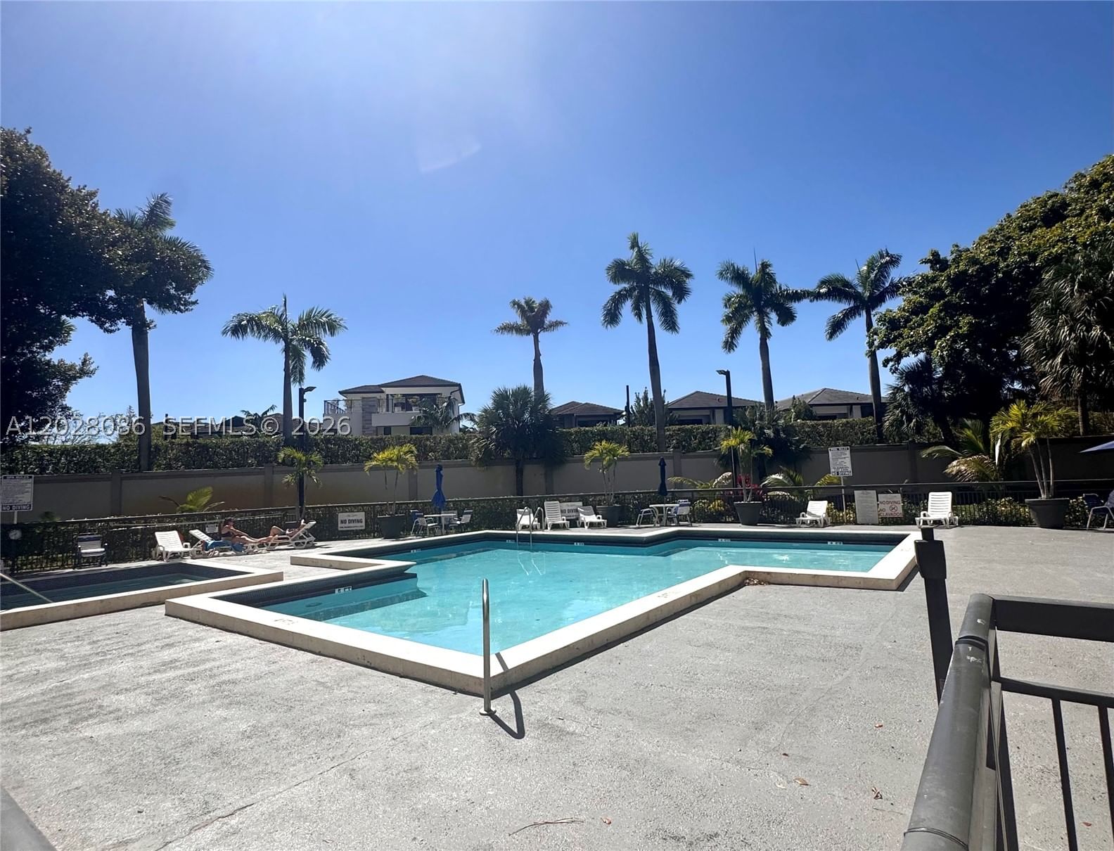 Real estate property located at 8290 Lake Dr #506, Miami-dade, Las Vistas At Doral Condo, Doral, FL
