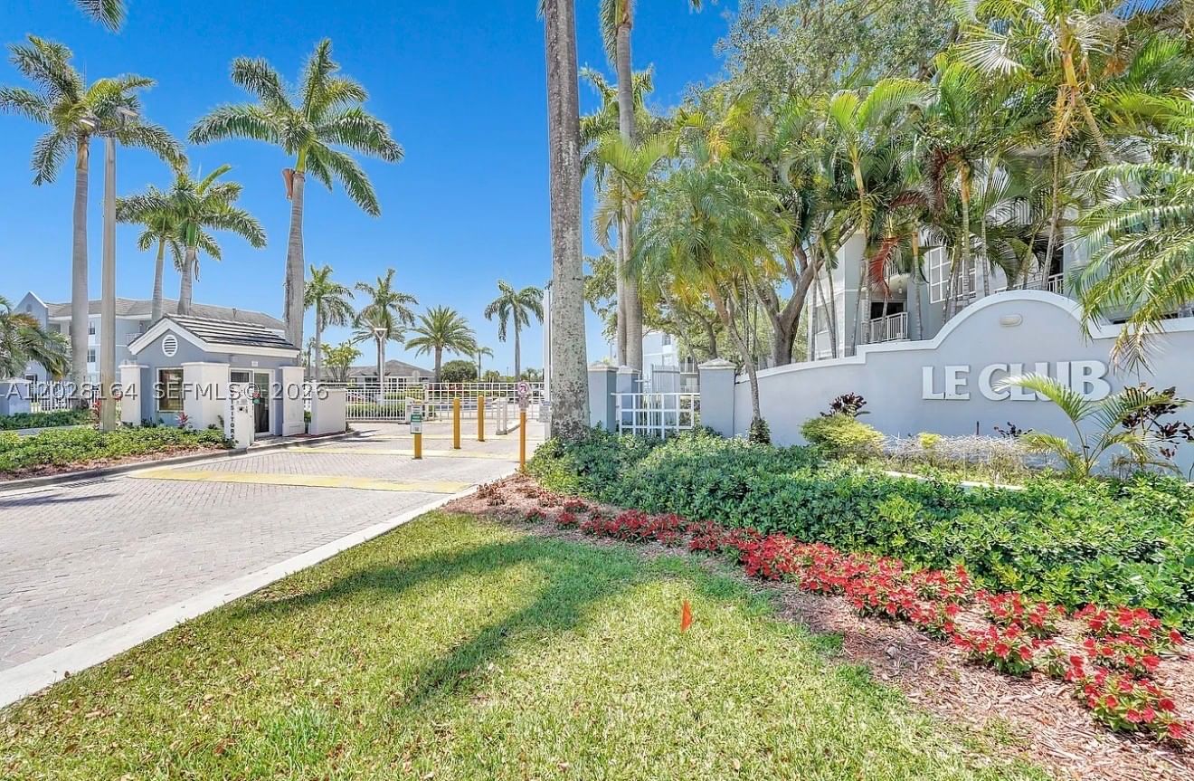 Real estate property located at 8580 212th St #303, Miami-dade, Le Club At Old Cutler Con, Cutler Bay, FL