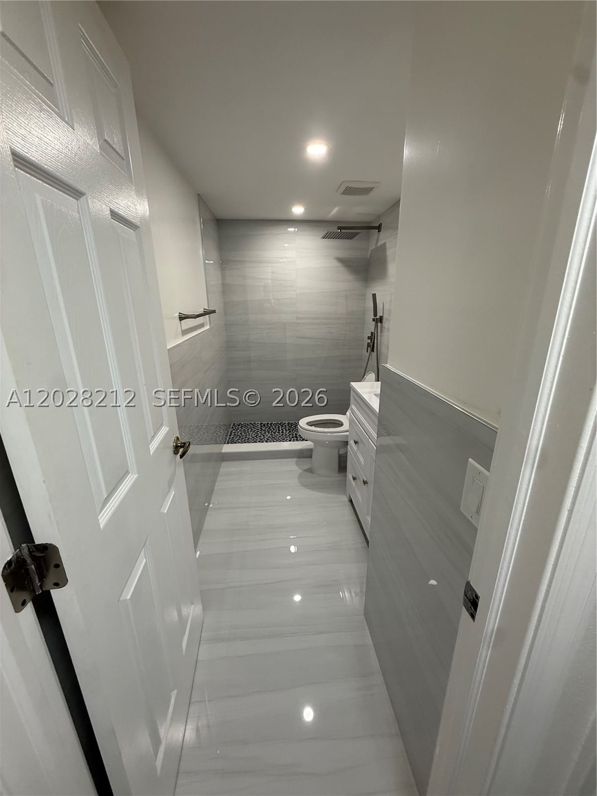 Real estate property located at 1555 44th Pl #203, Miami-dade, St Andrews Court Condo, Hialeah, FL