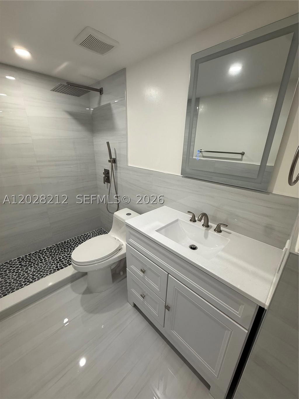 Real estate property located at 1555 44th Pl #203, Miami-dade, St Andrews Court Condo, Hialeah, FL