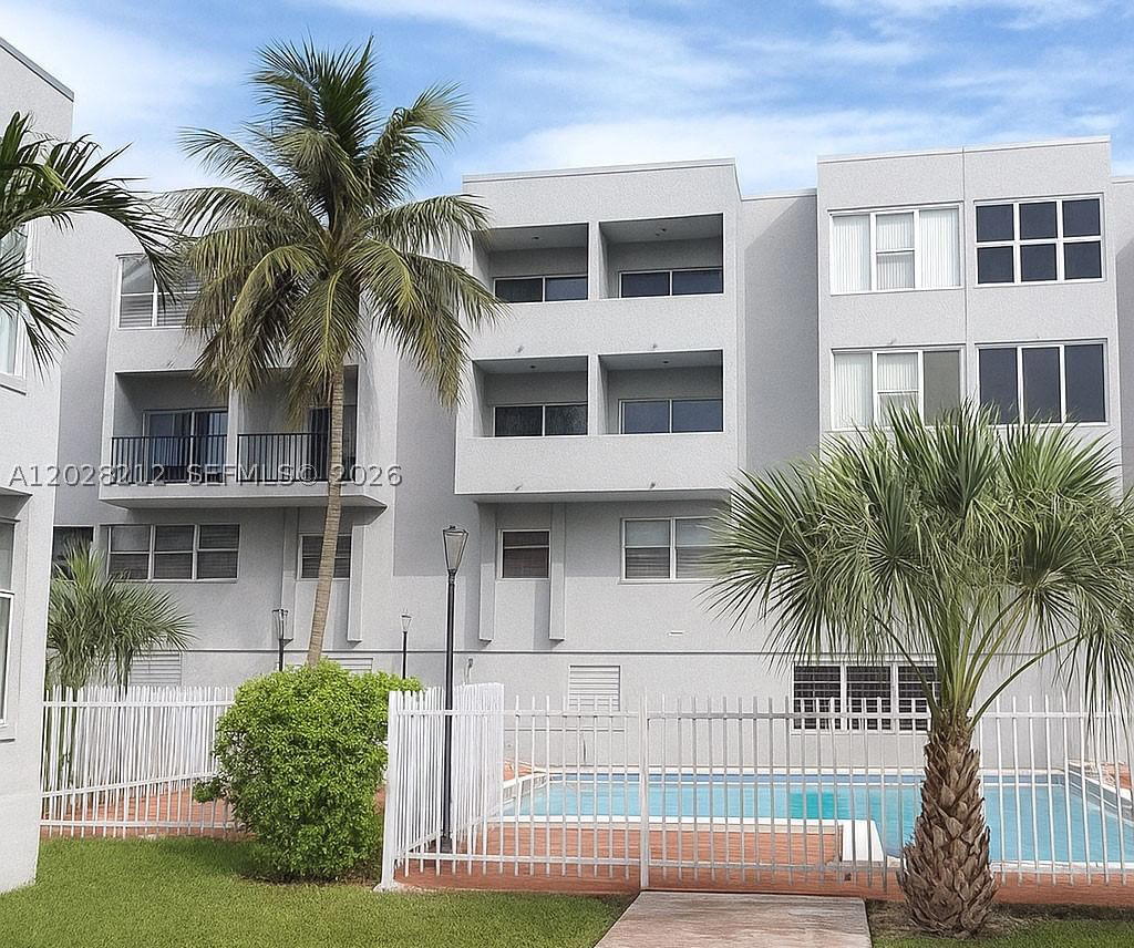 Real estate property located at 1555 44th Pl #203, Miami-dade, St Andrews Court Condo, Hialeah, FL