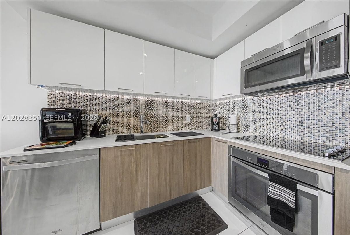 Real estate property located at 5252 85th Ave #1410, Miami-dade, 5252 Paseo Condo, Doral, FL