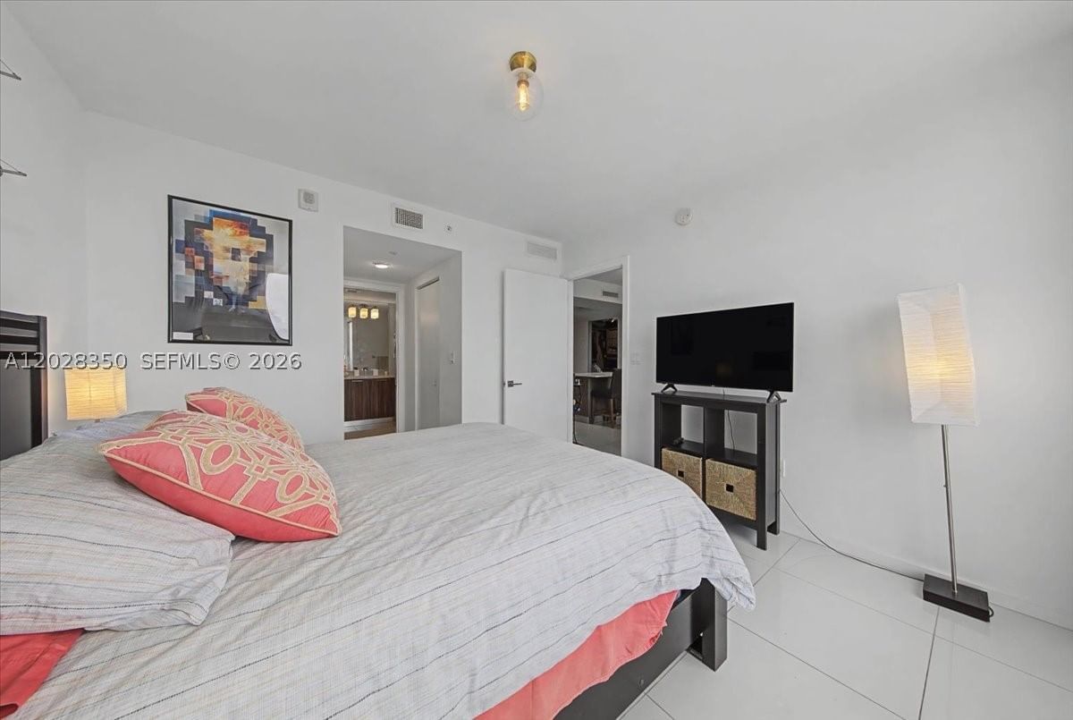 Real estate property located at 5252 85th Ave #1410, Miami-dade, 5252 Paseo Condo, Doral, FL