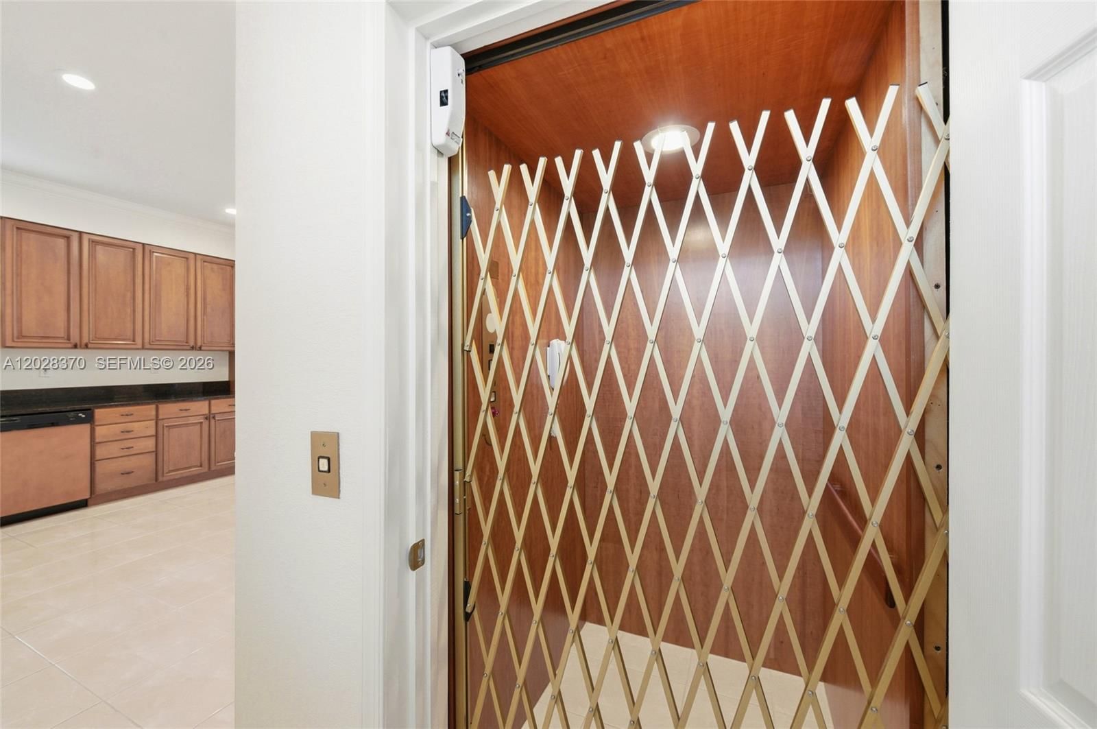 Real estate property located at 2608 Oakbrook Ct, Broward, Oakbrook Weston Hills, Weston, FL