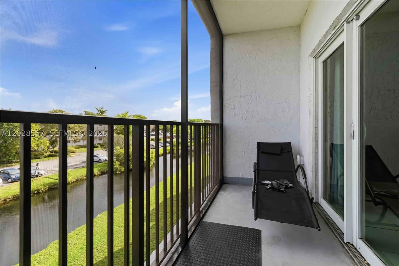 Real estate property located at 7521 16th St #4307, Broward, Village Square Condo, Plantation, FL