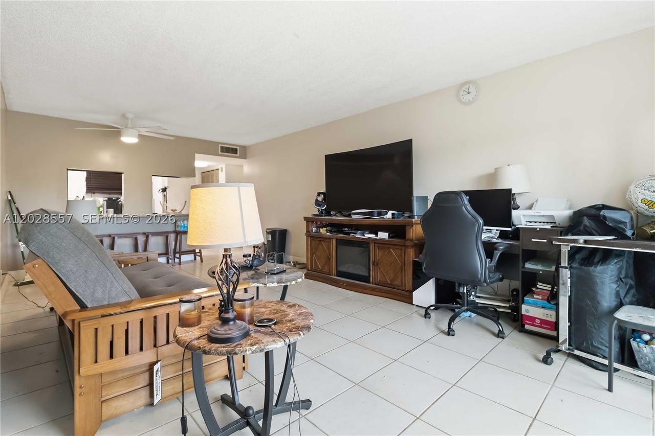Real estate property located at 7521 16th St #4307, Broward, Village Square Condo, Plantation, FL
