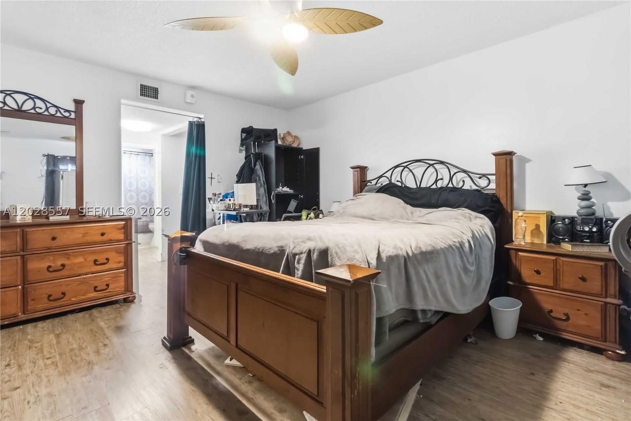 Real estate property located at 7521 16th St #4307, Broward, Village Square Condo, Plantation, FL