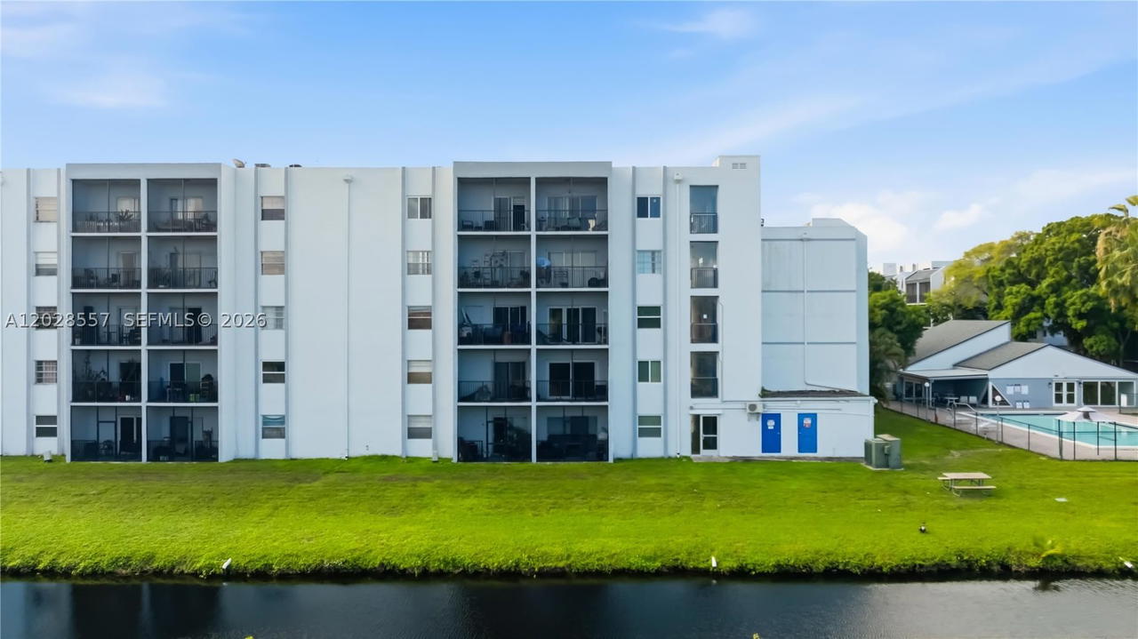 Real estate property located at 7521 16th St #4307, Broward, Village Square Condo, Plantation, FL