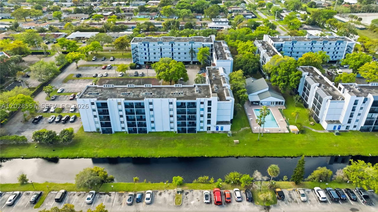 Real estate property located at 7521 16th St #4307, Broward, Village Square Condo, Plantation, FL