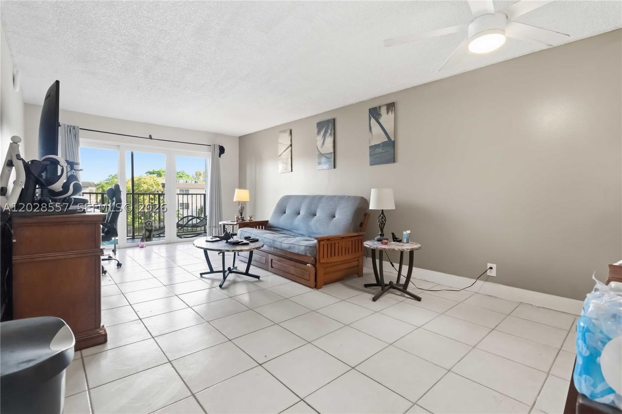 Real estate property located at 7521 16th St #4307, Broward, Village Square Condo, Plantation, FL