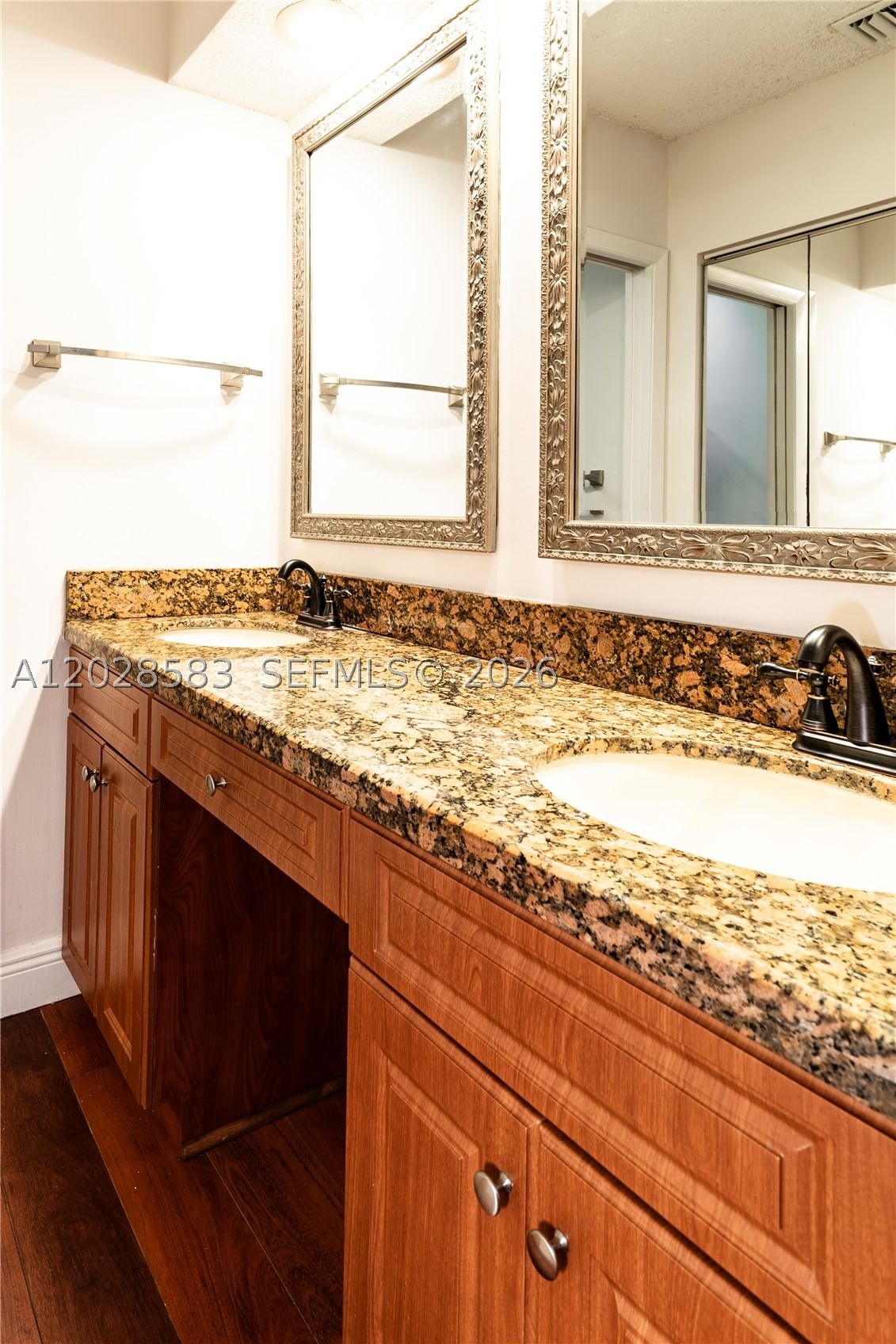 Real estate property located at 1341 Seagrape Cir, Broward, Country Isles Garden Home, Weston, FL