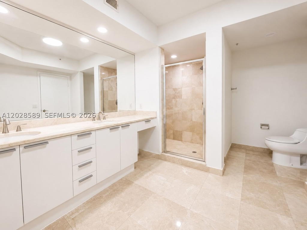 Real estate property located at 14951 Royal Oaks Ln #2002, Miami-dade, The Oaks I Condo, North Miami, FL
