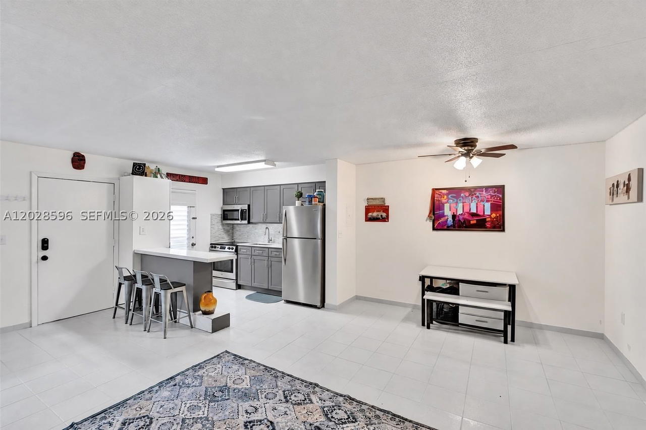 Real estate property located at 7133 Bay Dr #305, Miami-dade, The Knightsbridge Condo, Miami Beach, FL