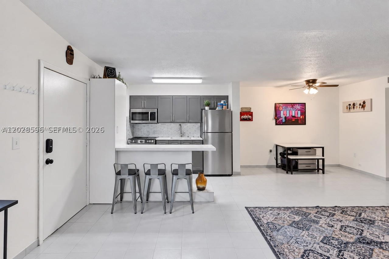 Real estate property located at 7133 Bay Dr #305, Miami-dade, The Knightsbridge Condo, Miami Beach, FL