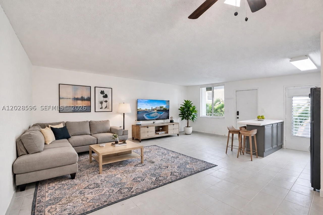 Real estate property located at 7133 Bay Dr #305, Miami-dade, The Knightsbridge Condo, Miami Beach, FL